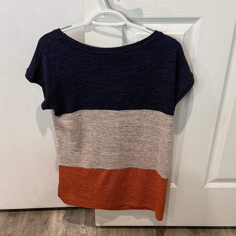 Women’s Colorblock Knit Top - Picture 2 of 2
